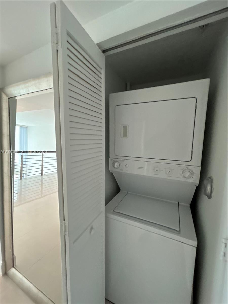 41 SE 5th St #703, Miami FL 33131