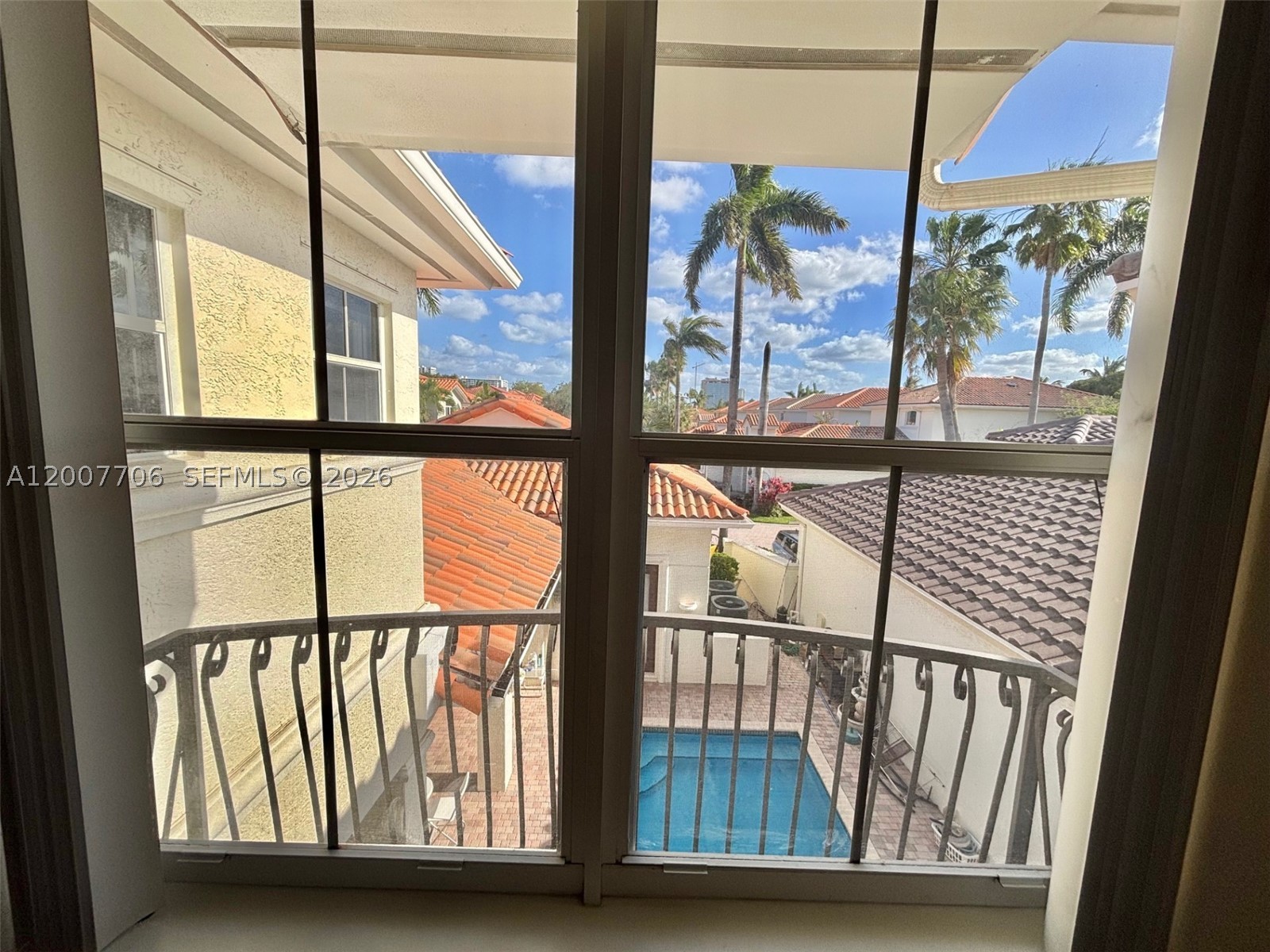 1141 Waterside Ln, Hollywood FL 33019