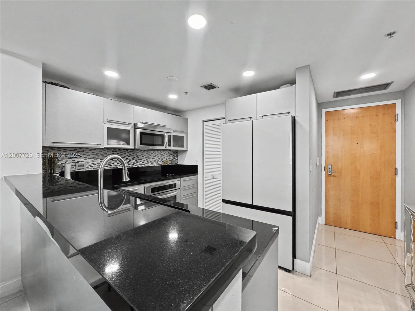 253 NE 2nd St #1003, Miami FL 33132