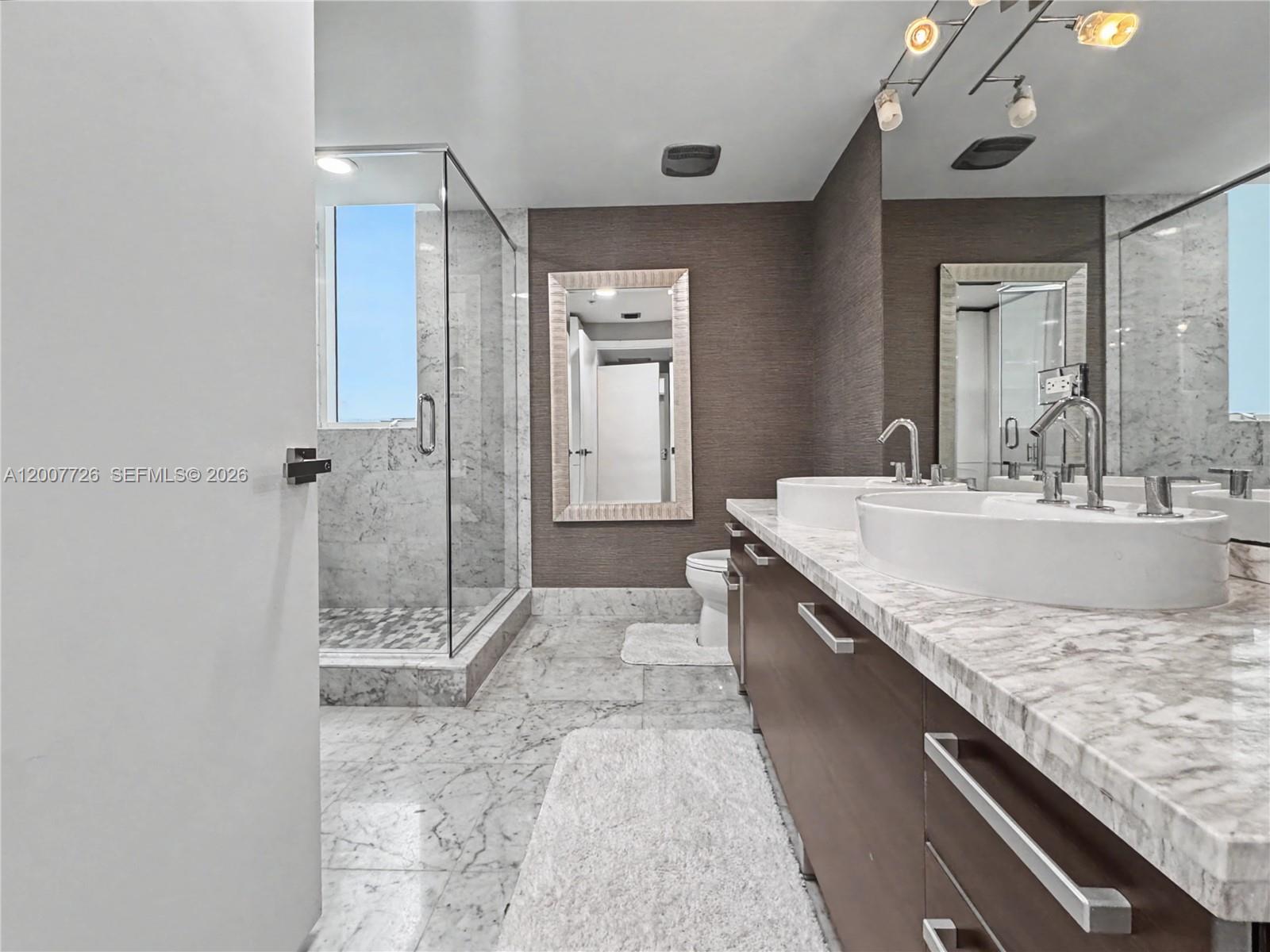 253 NE 2nd St #1003, Miami FL 33132