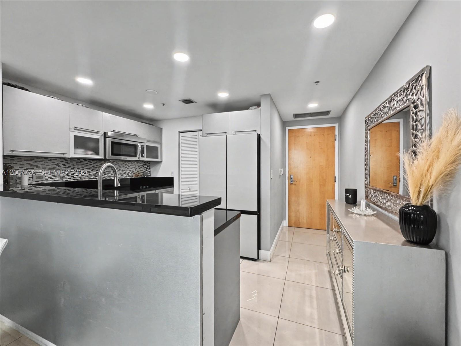 253 NE 2nd St #1003, Miami FL 33132