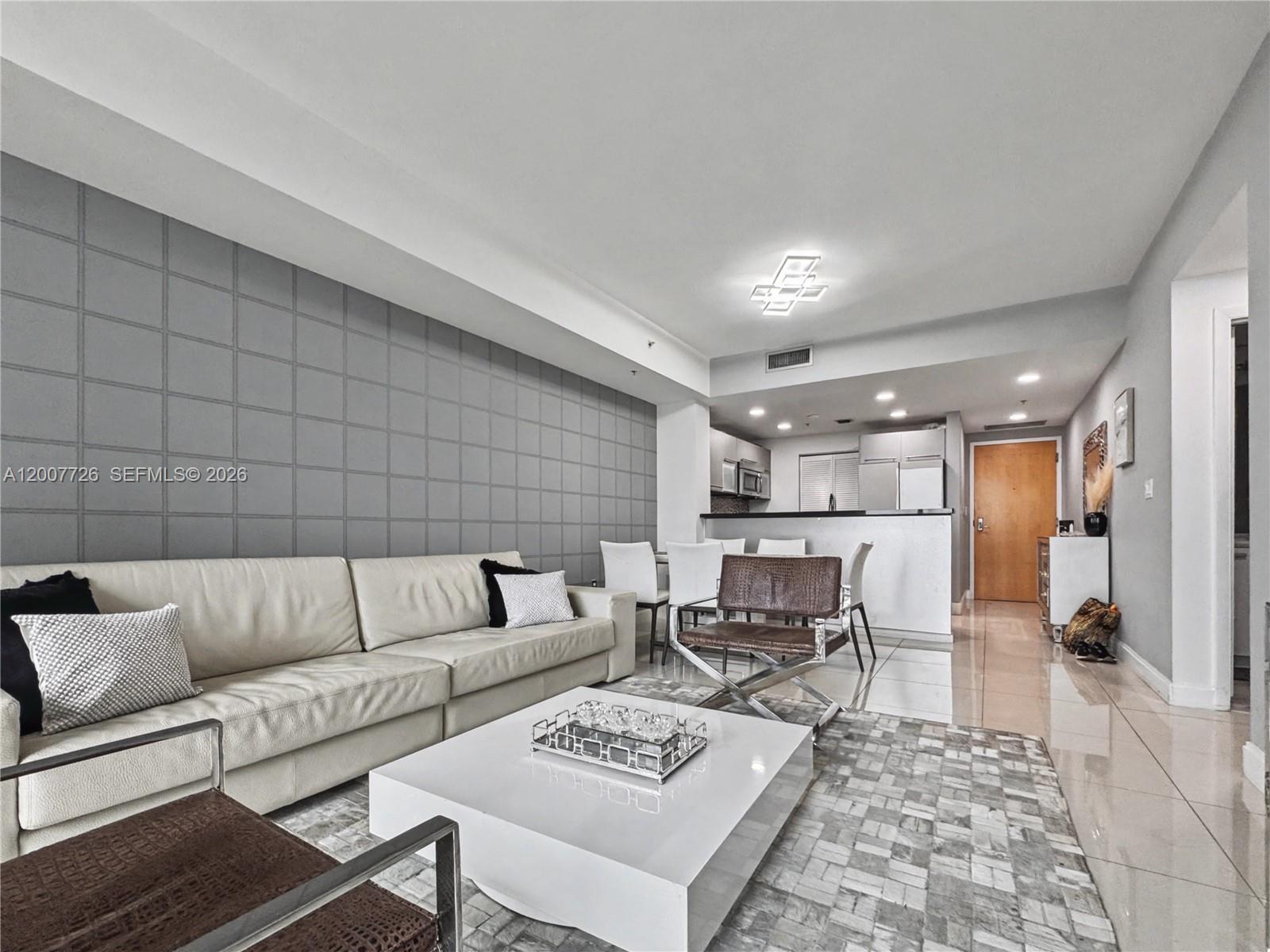 253 NE 2nd St #1003, Miami FL 33132