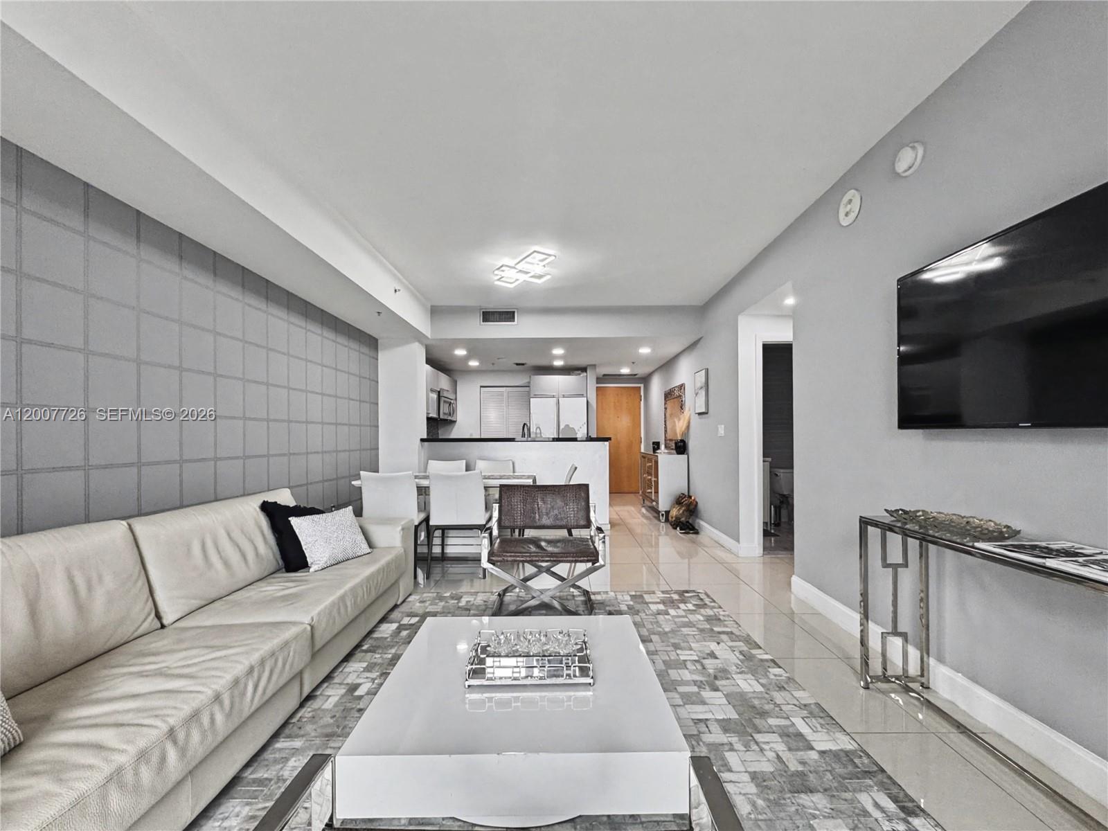 253 NE 2nd St #1003, Miami FL 33132