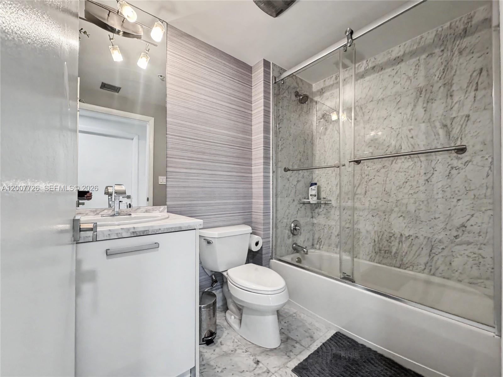 253 NE 2nd St #1003, Miami FL 33132