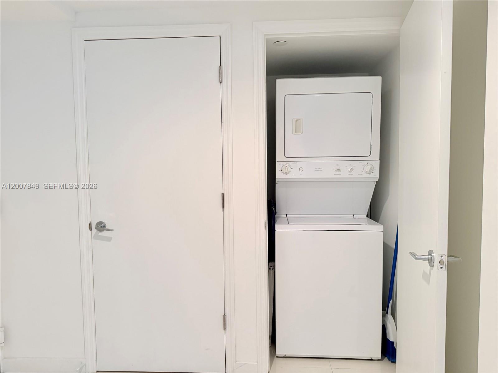 500 Brickell Ave #802, Miami FL 33131