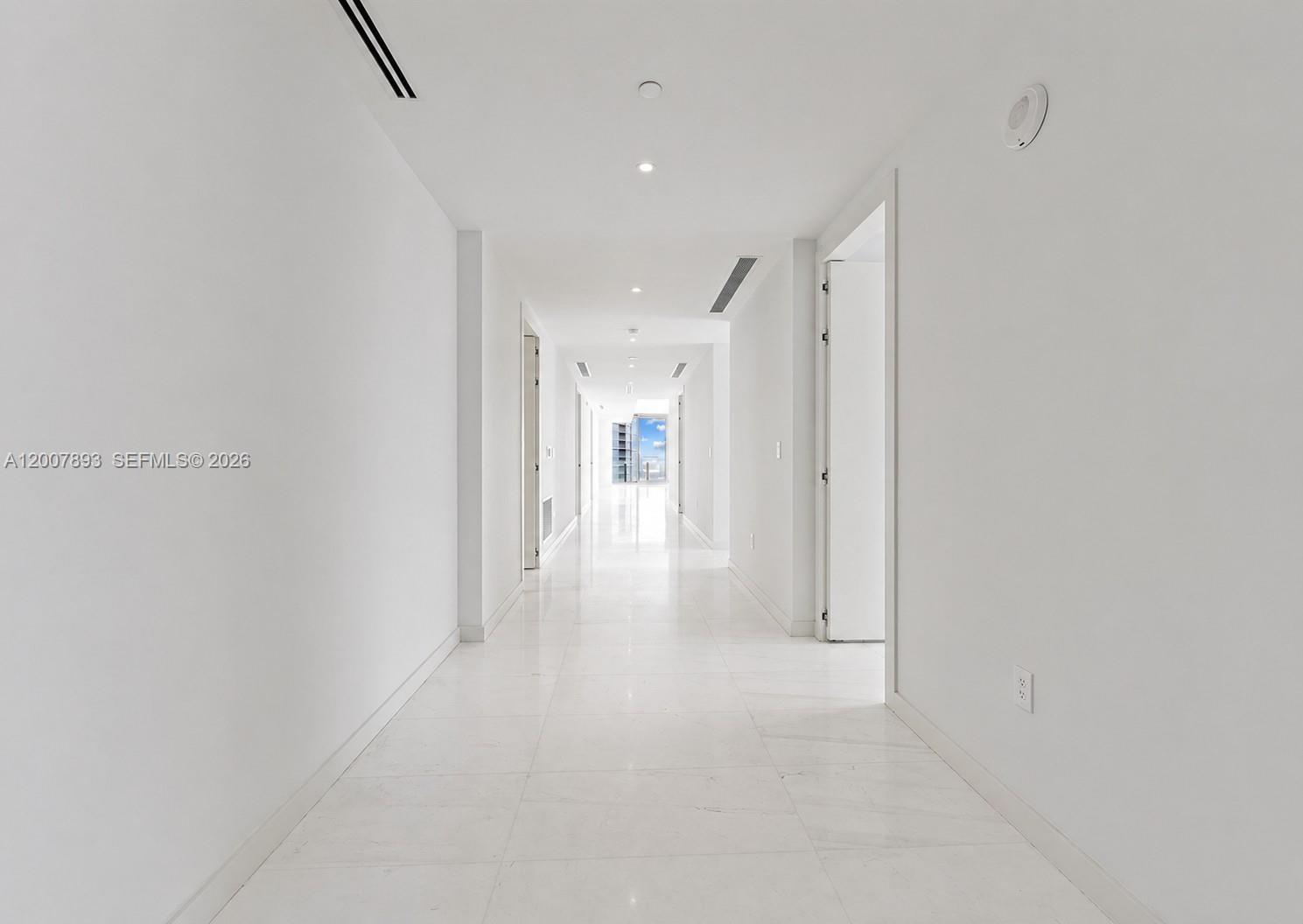 300 Biscayne Boulevard Way #4201E, Miami FL 33131