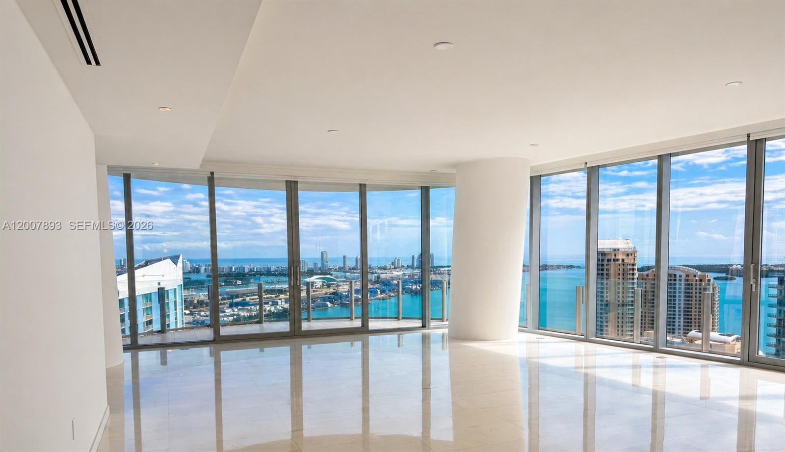 300 Biscayne Boulevard Way #4201E, Miami FL 33131