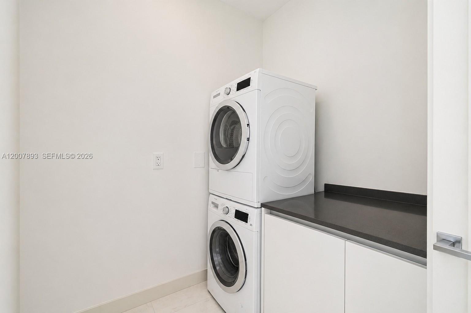 300 Biscayne Boulevard Way #4201E, Miami FL 33131