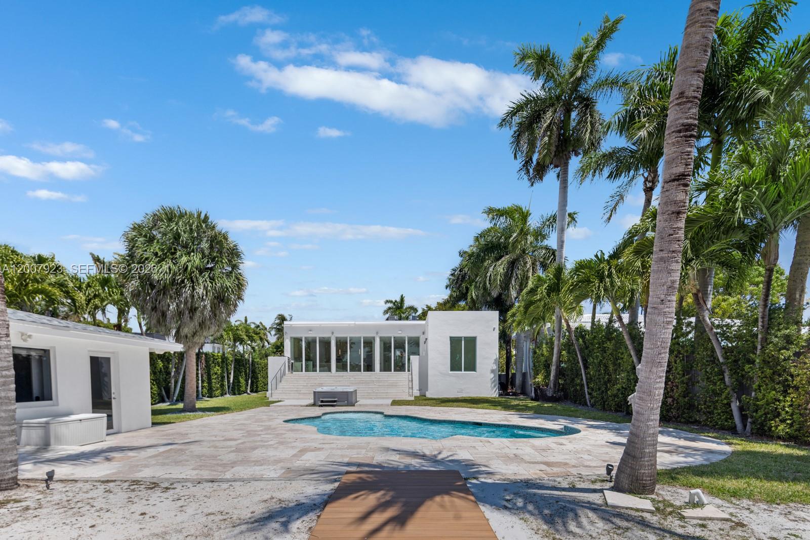 1090 NE 84th St, Miami FL 33138