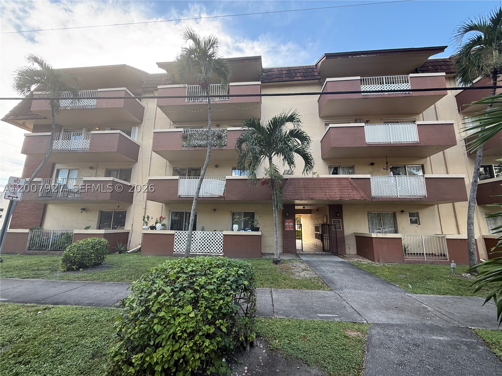 680 Miller Dr #W401, Miami Springs FL 33166