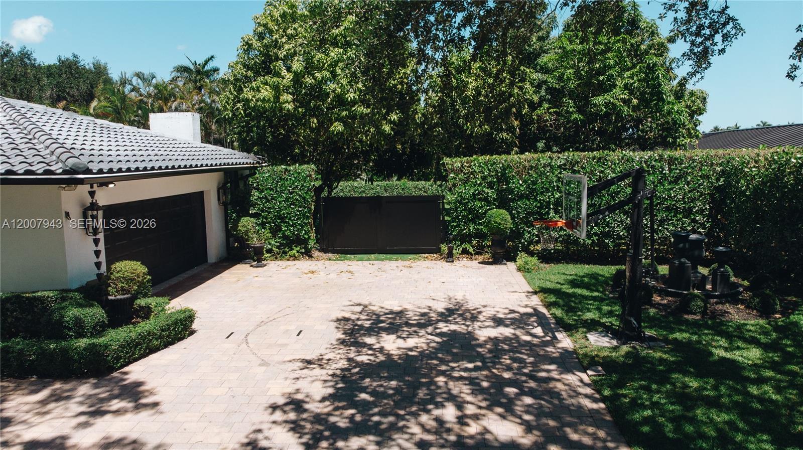 16241 W Troon Cir, Miami Lakes FL 33014