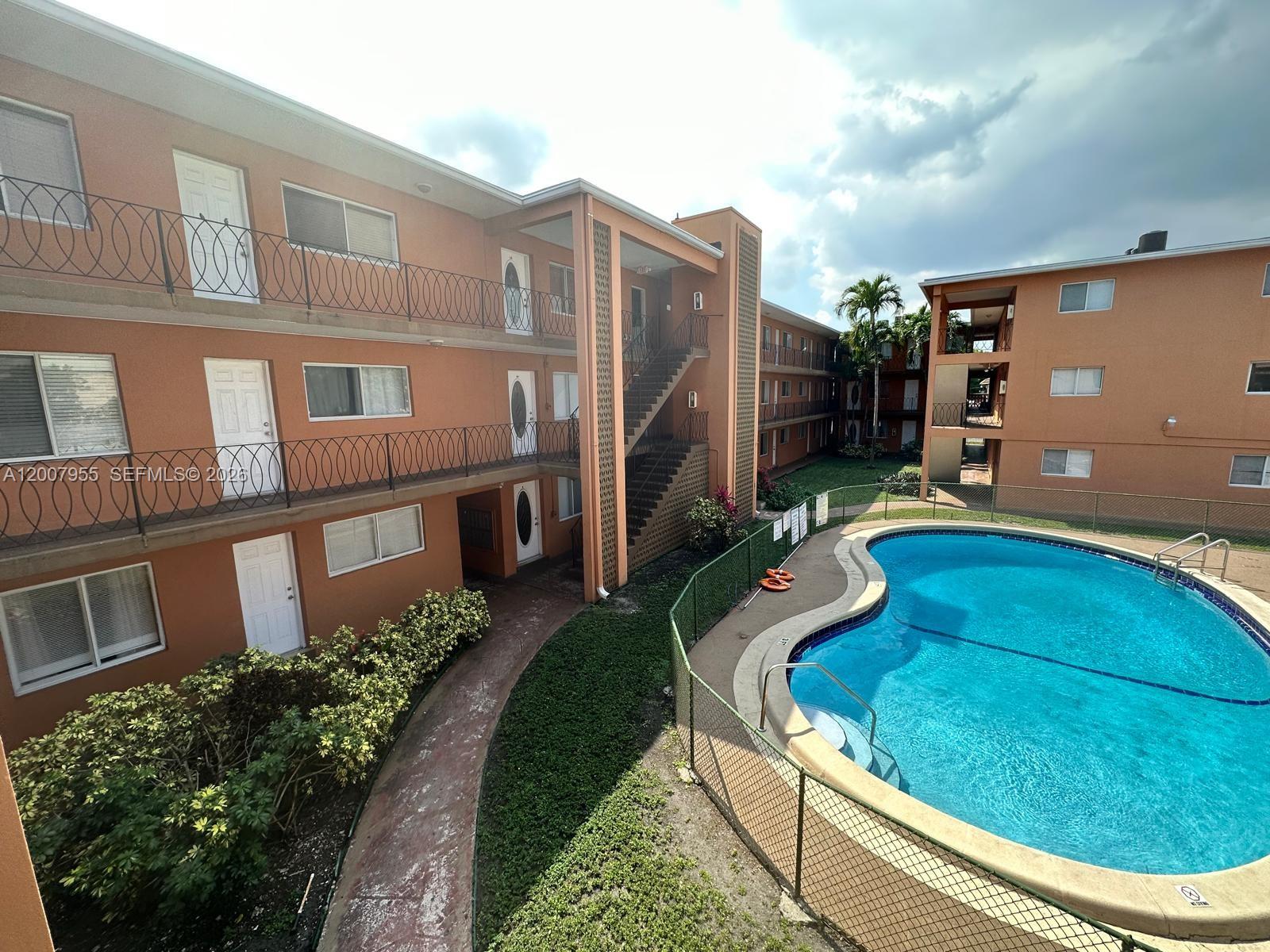 2330 NW 11th St #33, Miami FL 33125