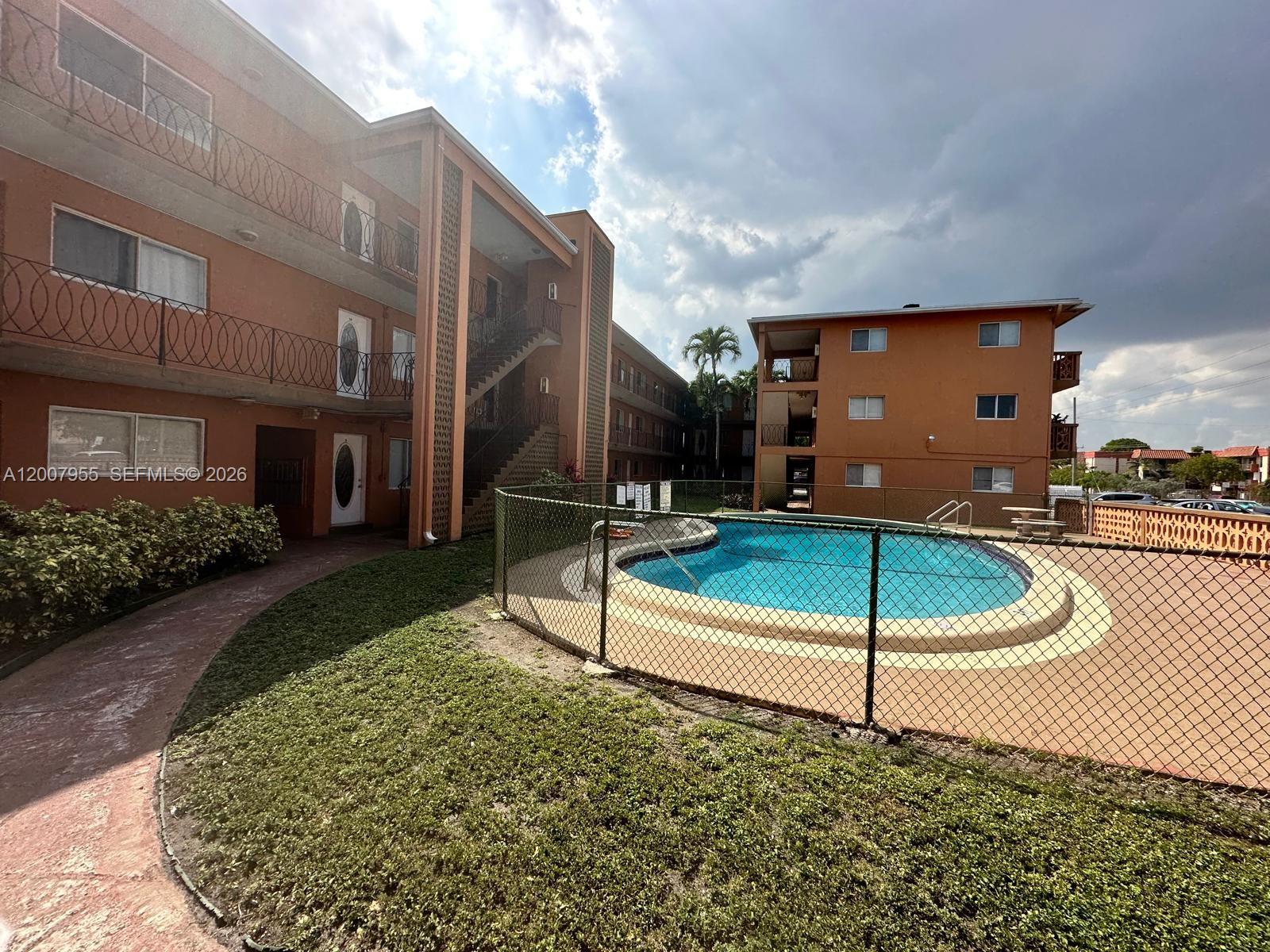 2330 NW 11th St #33, Miami FL 33125
