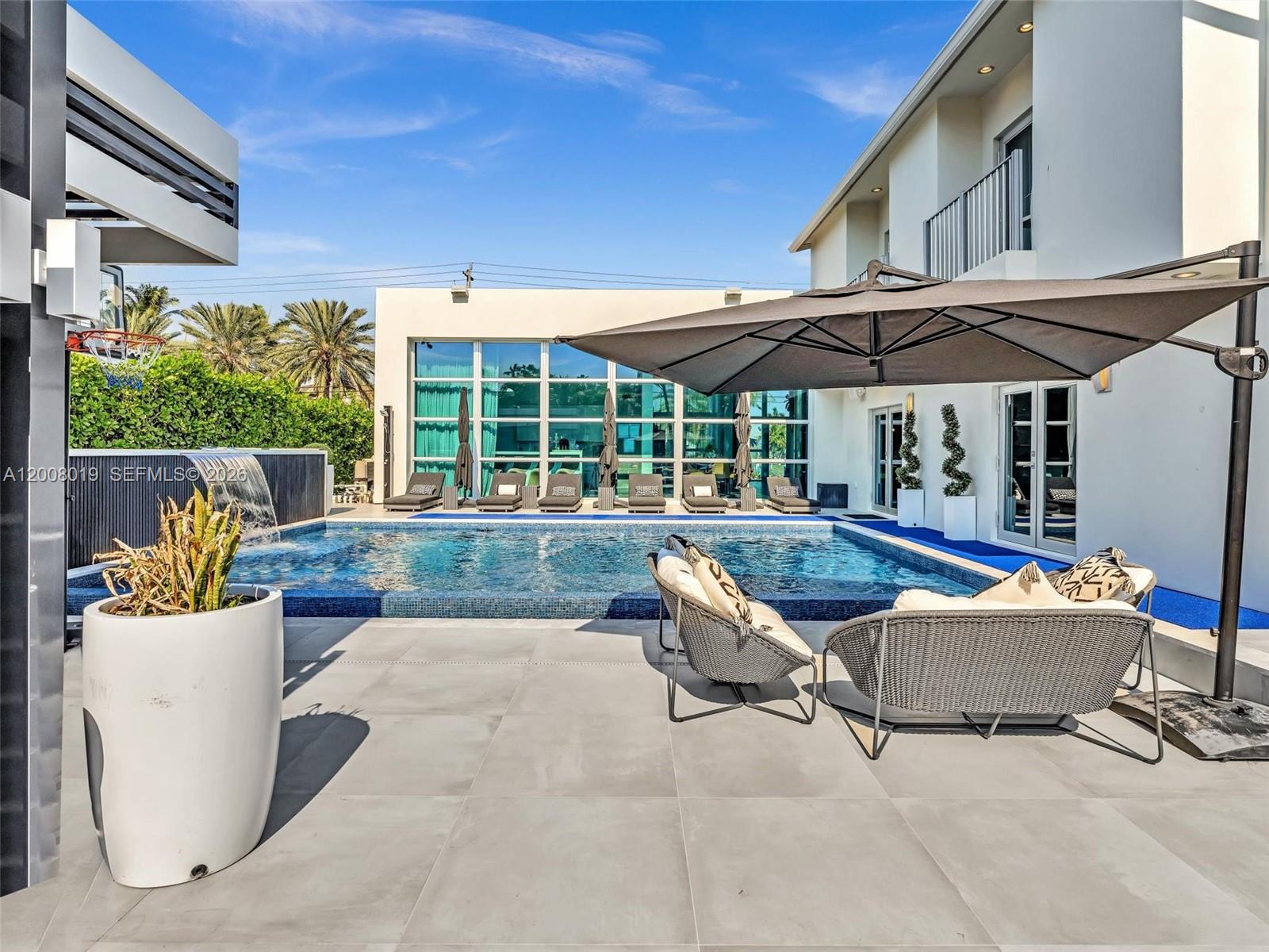 307 Holiday Dr, Hallandale Beach FL 33009