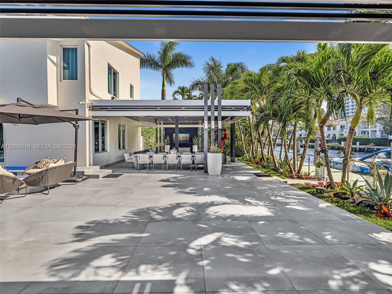 307 Holiday Dr, Hallandale Beach FL 33009