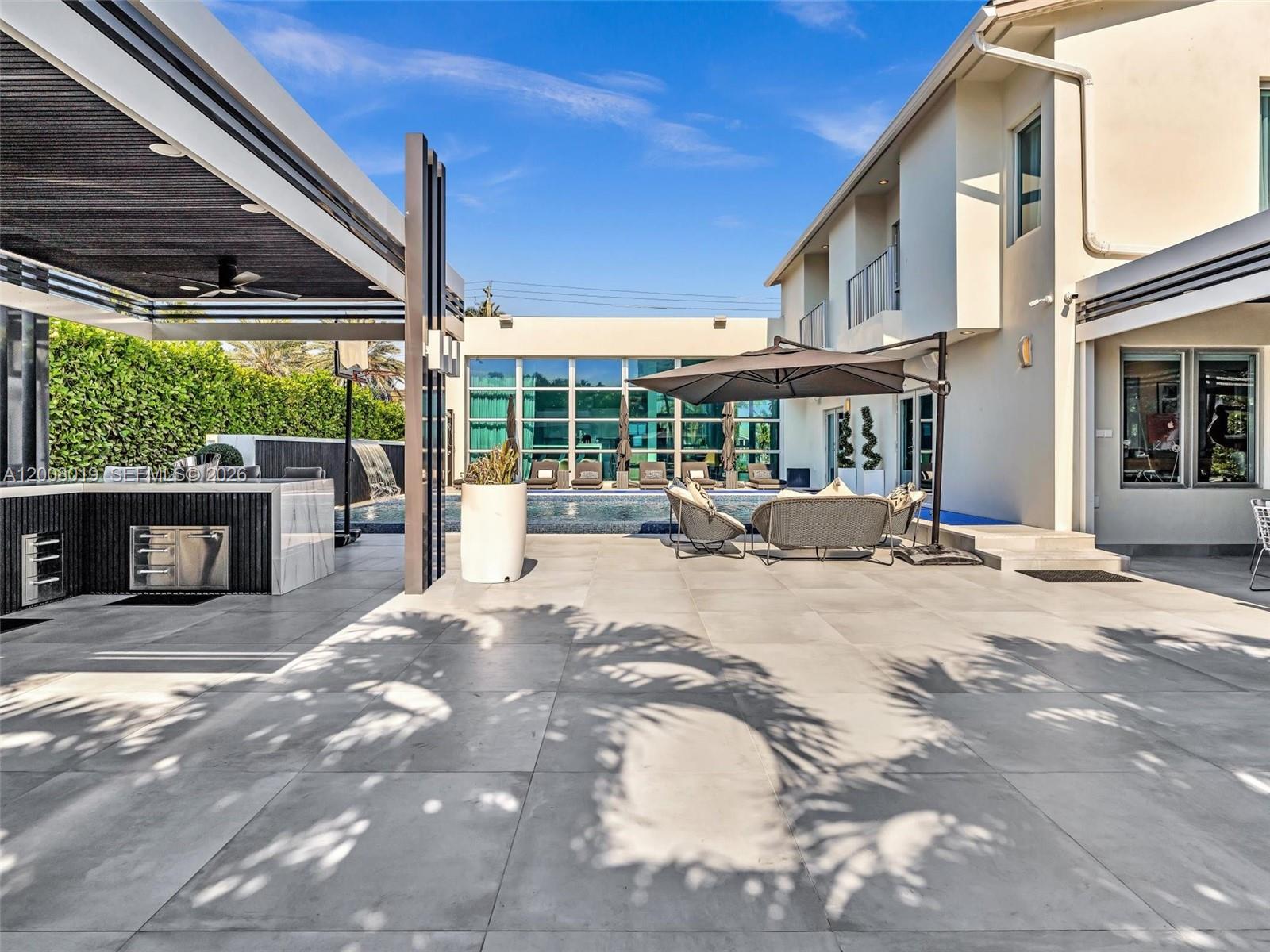 307 Holiday Dr, Hallandale Beach FL 33009