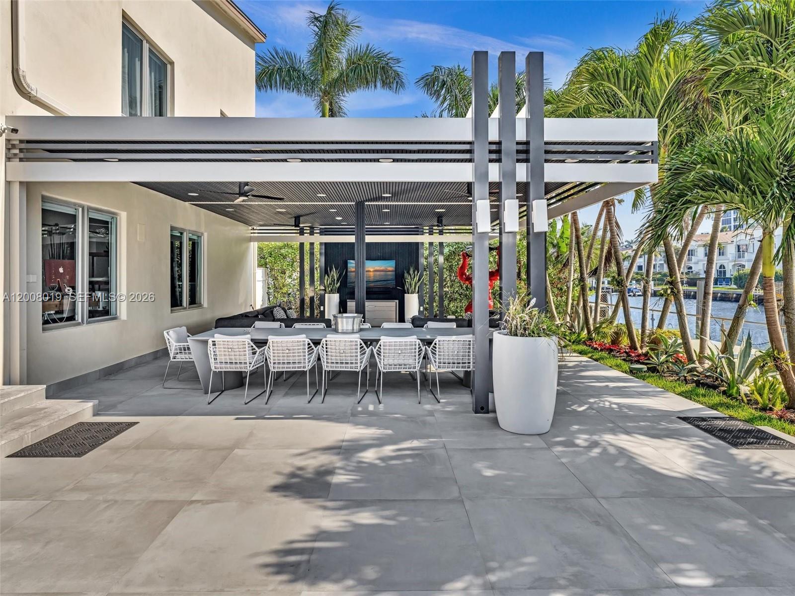307 Holiday Dr, Hallandale Beach FL 33009