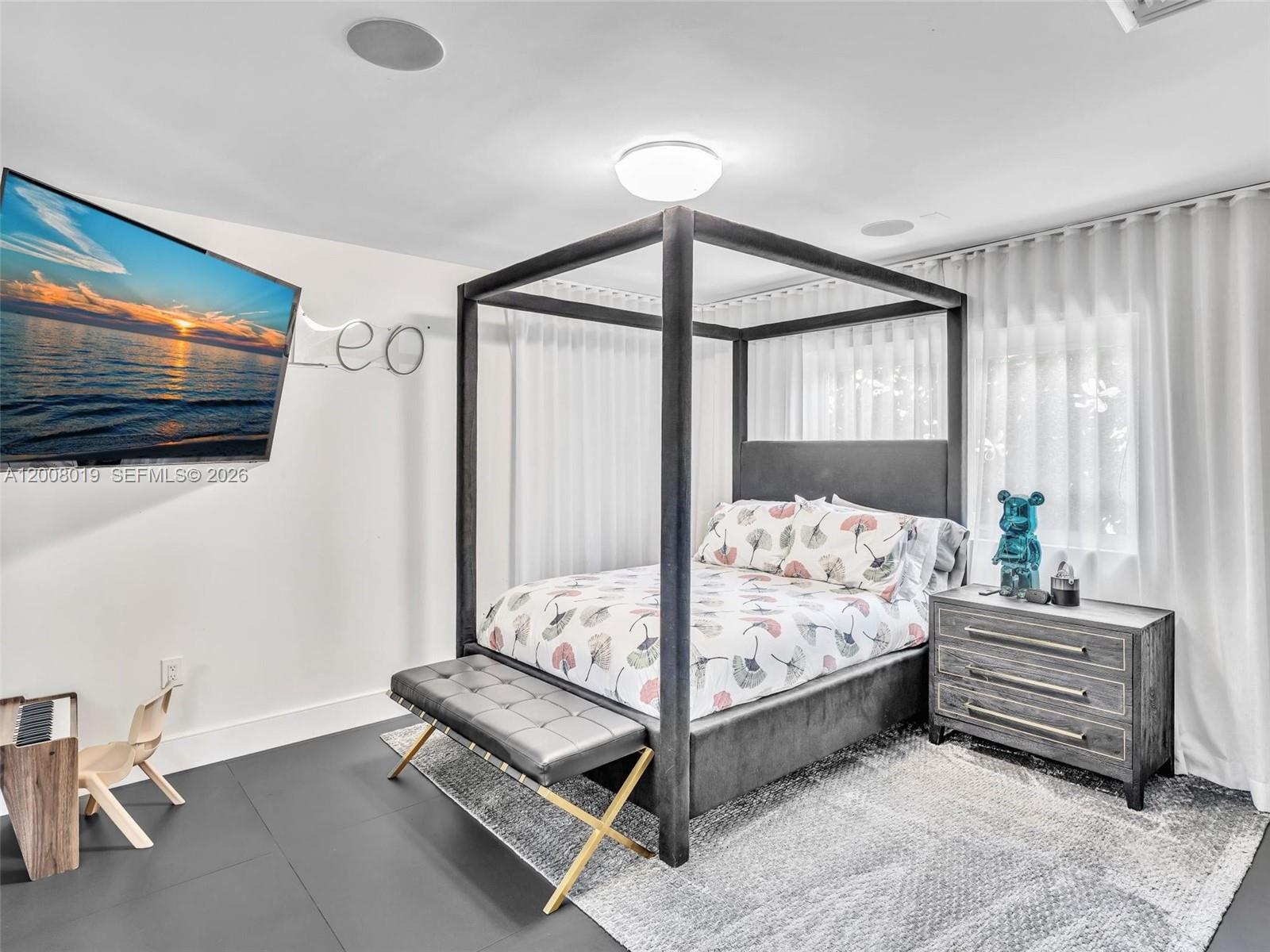 307 Holiday Dr, Hallandale Beach FL 33009