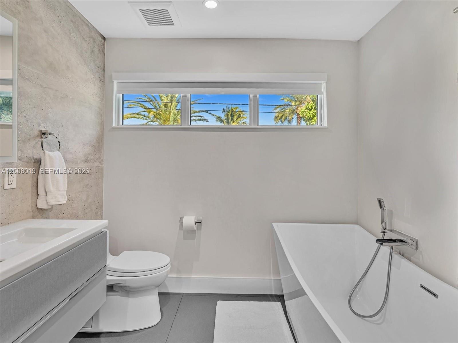 307 Holiday Dr, Hallandale Beach FL 33009