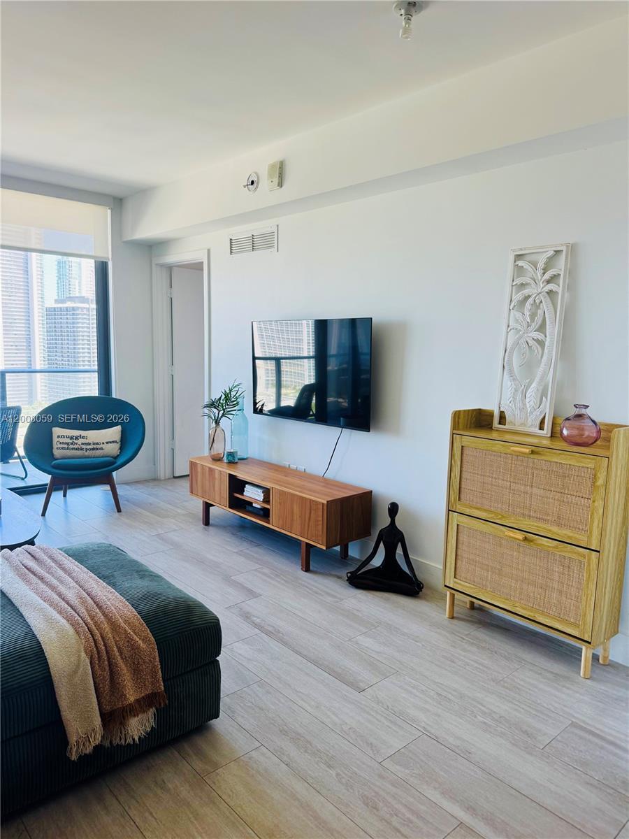 121 NE 34th St #2705, Miami FL 33137
