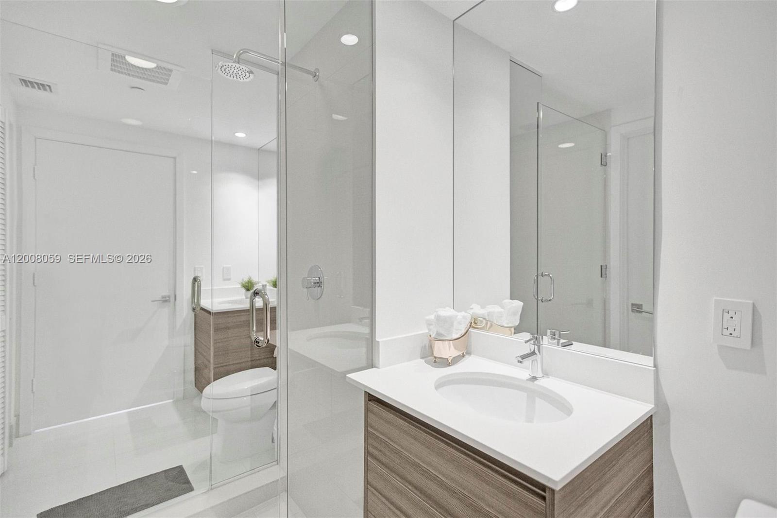 121 NE 34th St #2705, Miami FL 33137