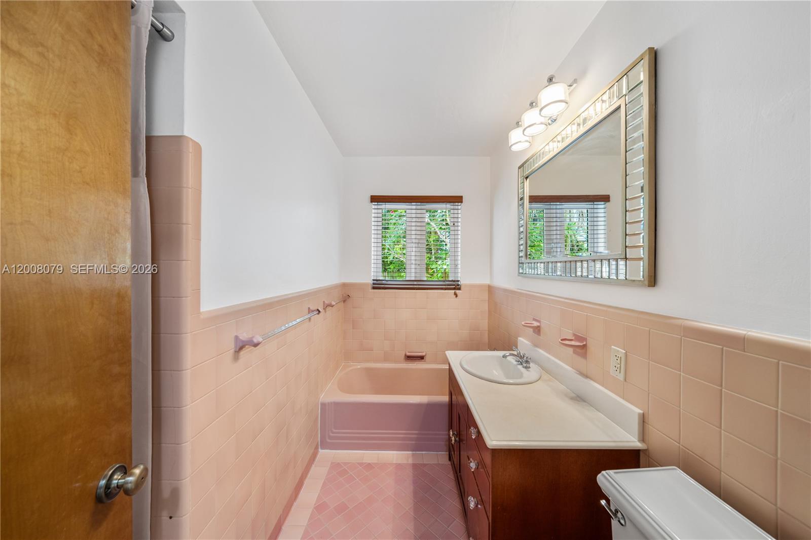739 Lakeview Dr, Miami Beach FL 33140