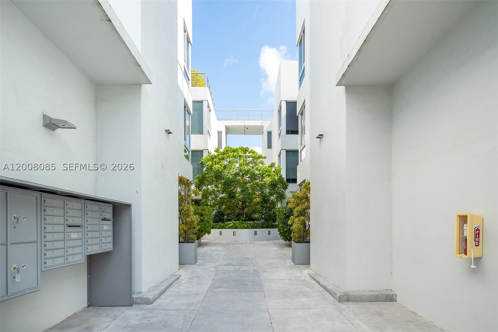 545 SW 11th St #208, Miami FL 33129