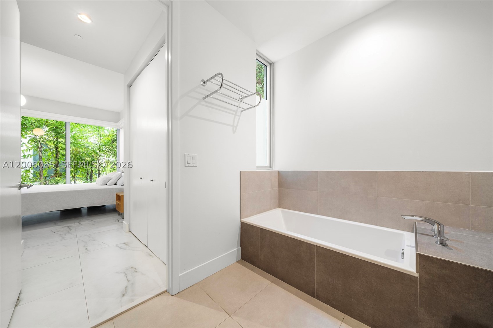 545 SW 11th St #208, Miami FL 33129
