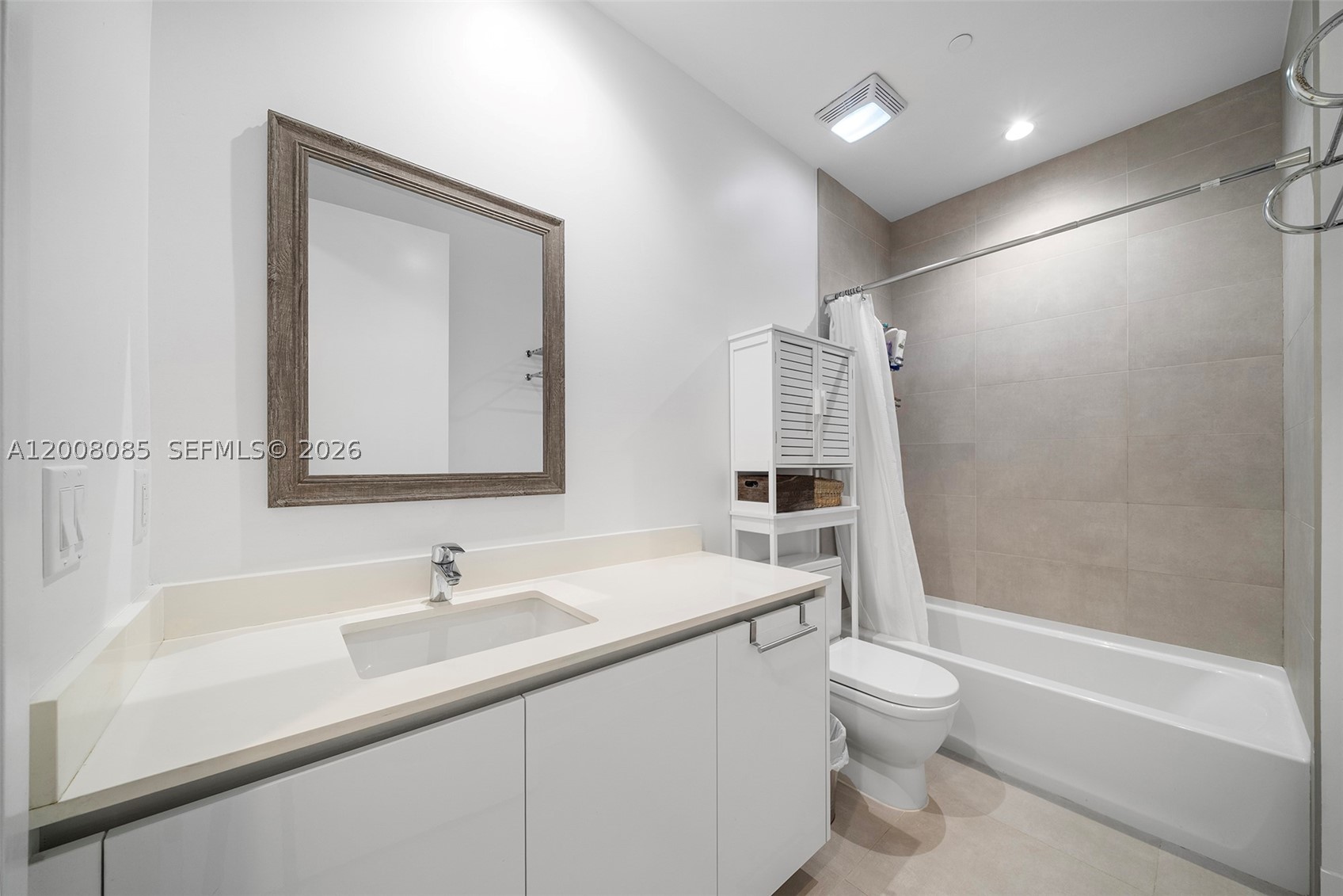 545 SW 11th St #208, Miami FL 33129