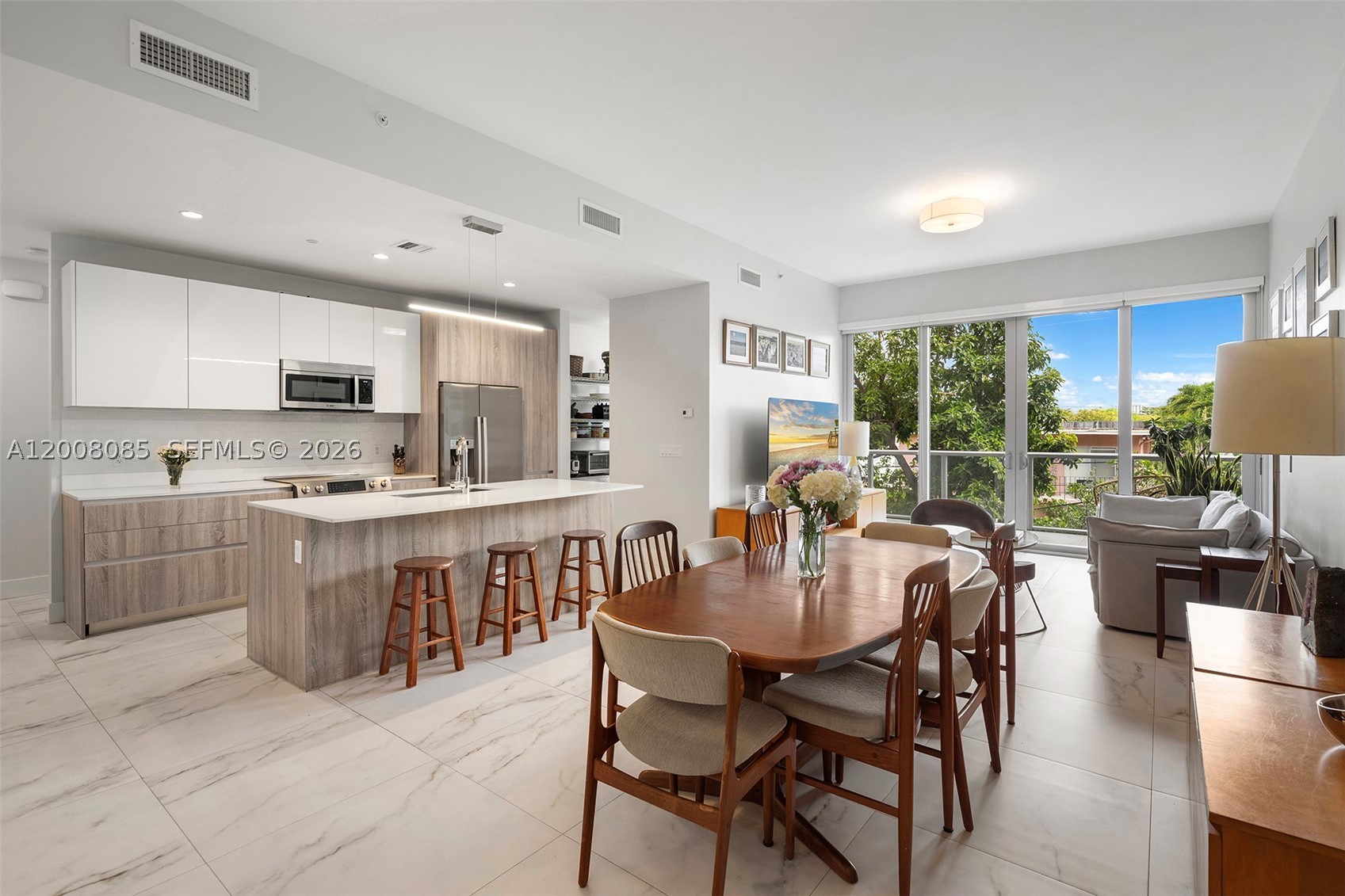 545 SW 11th St #208, Miami FL 33129