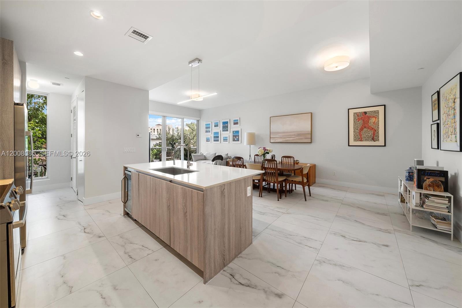545 SW 11th St #208, Miami FL 33129