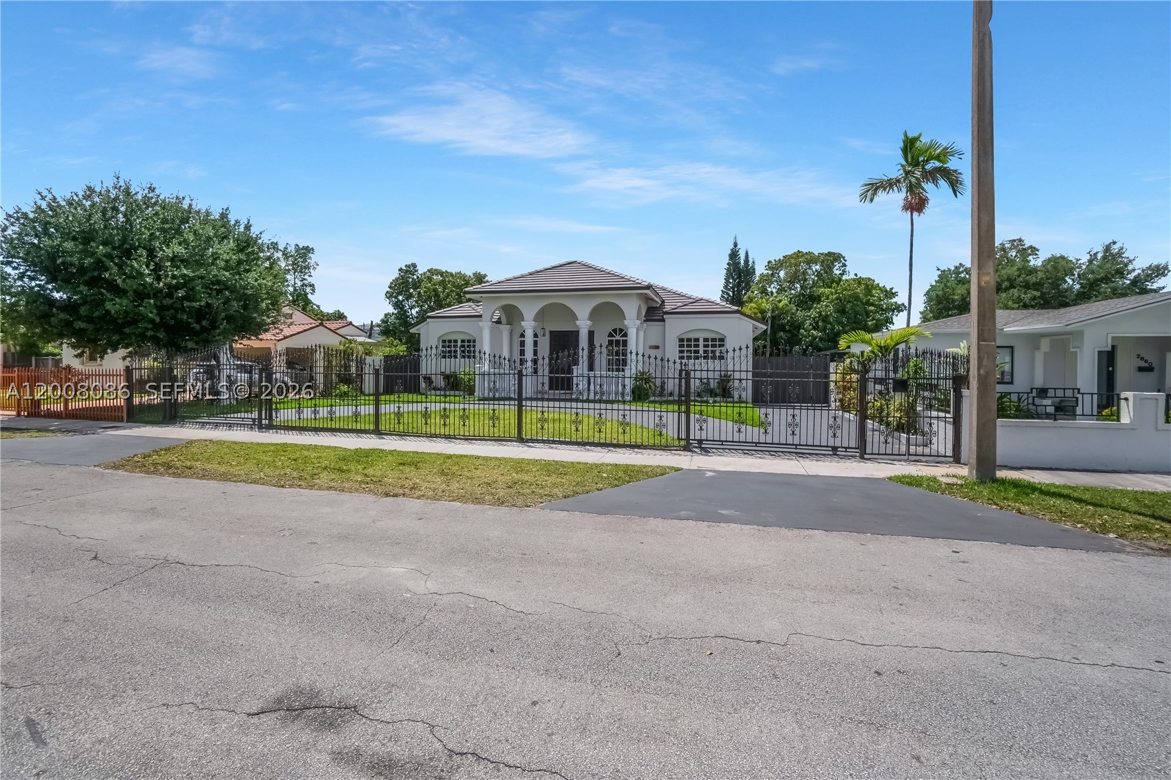2850 NW 5th St, Miami FL 33125
