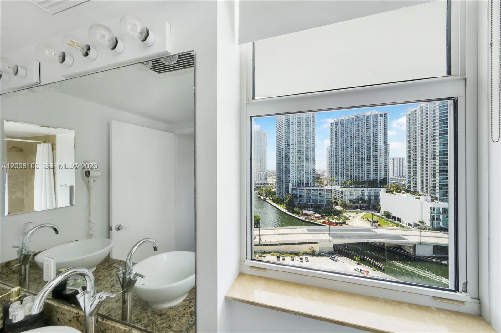 41 SE 5th St #504, Miami FL 33131