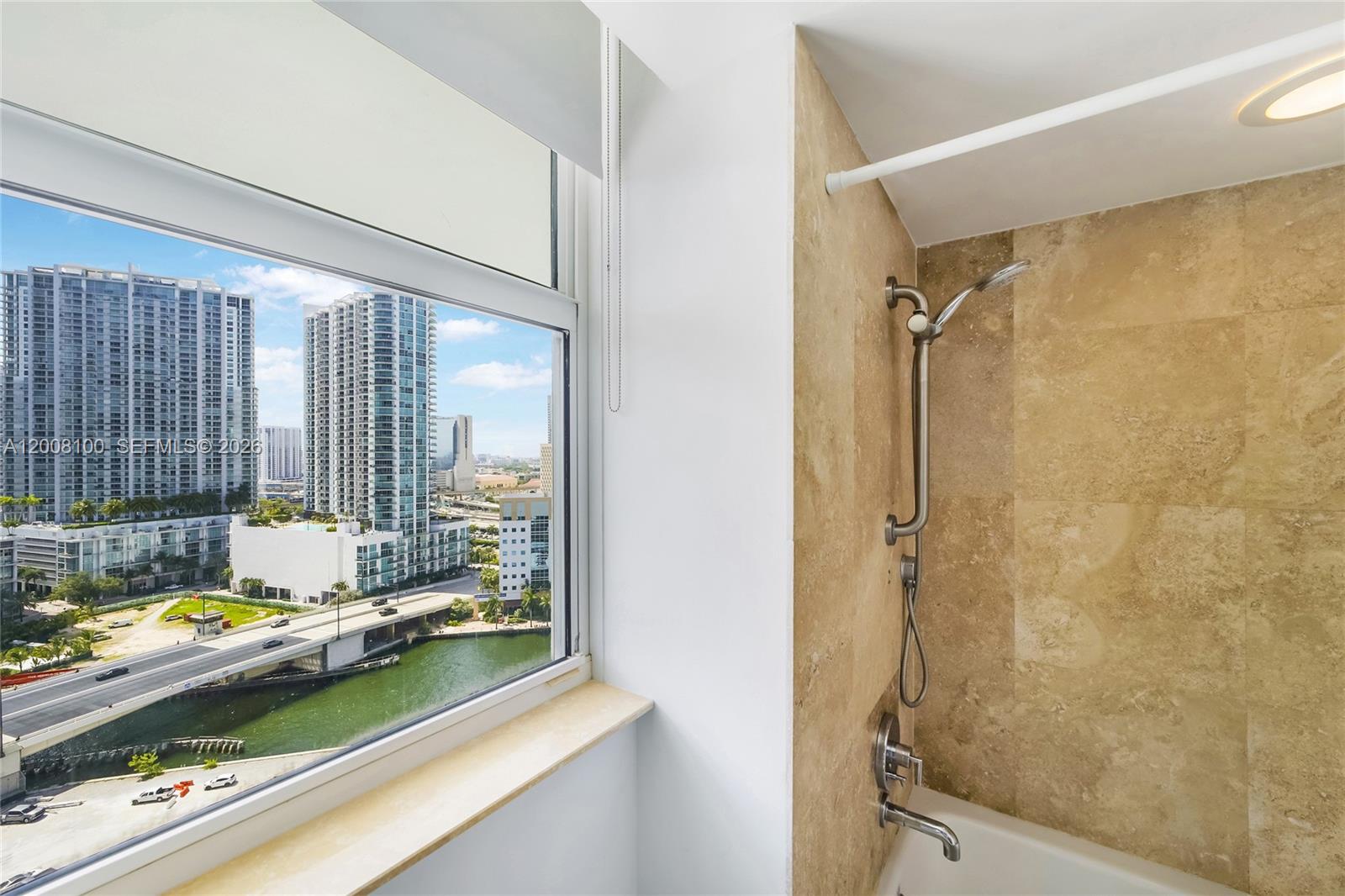 41 SE 5th St #504, Miami FL 33131