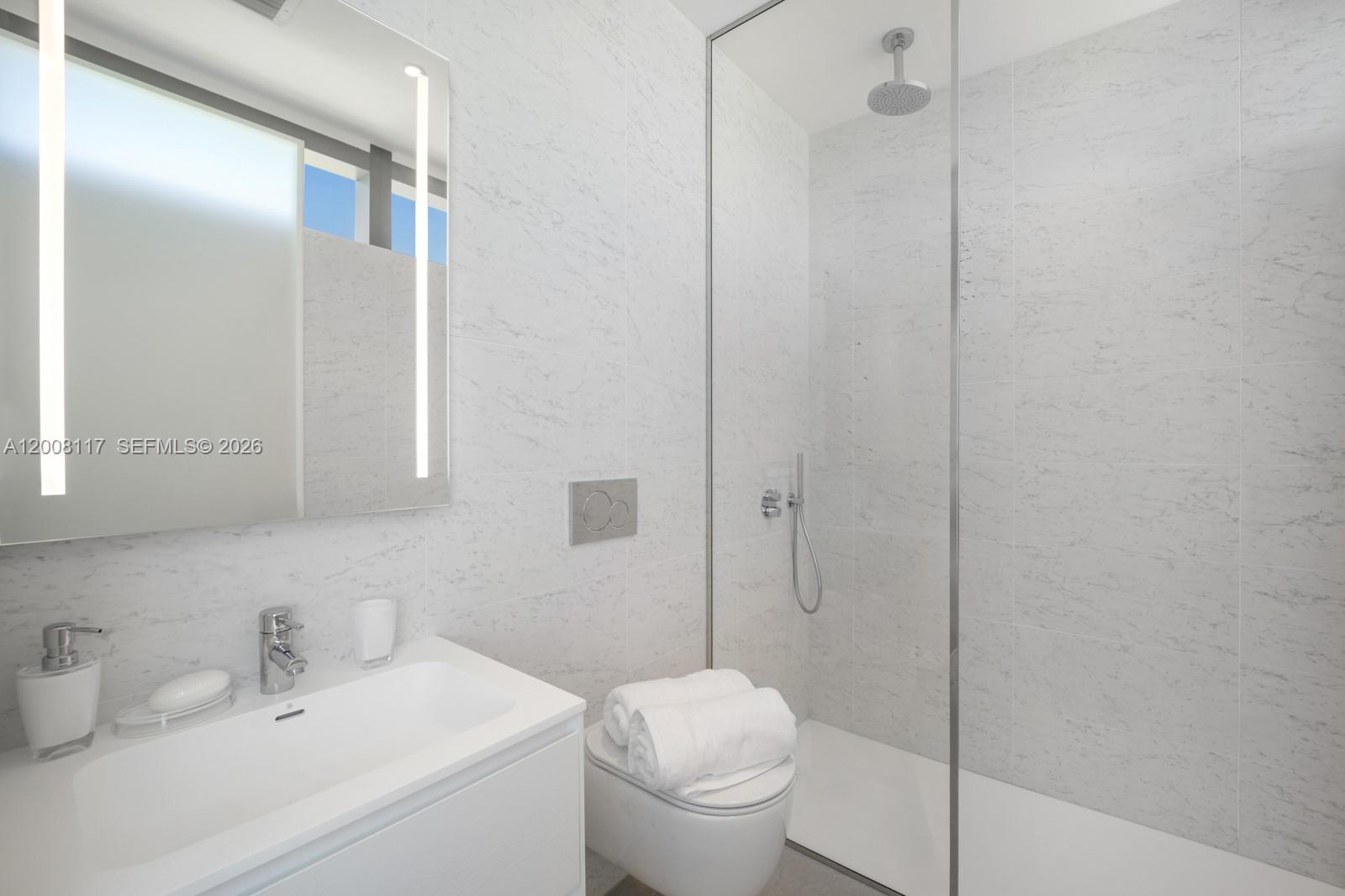 2000 S Ocean Dr #17A, Hallandale Beach FL 33009