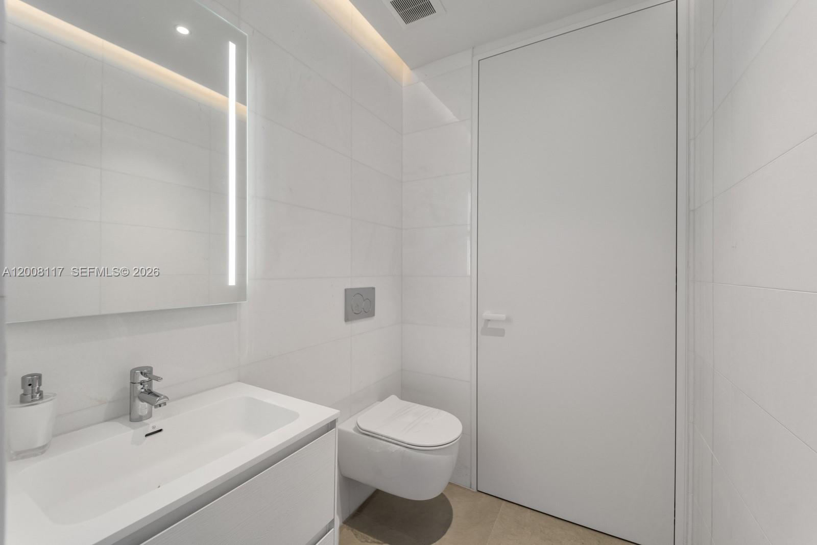 2000 S Ocean Dr #17A, Hallandale Beach FL 33009