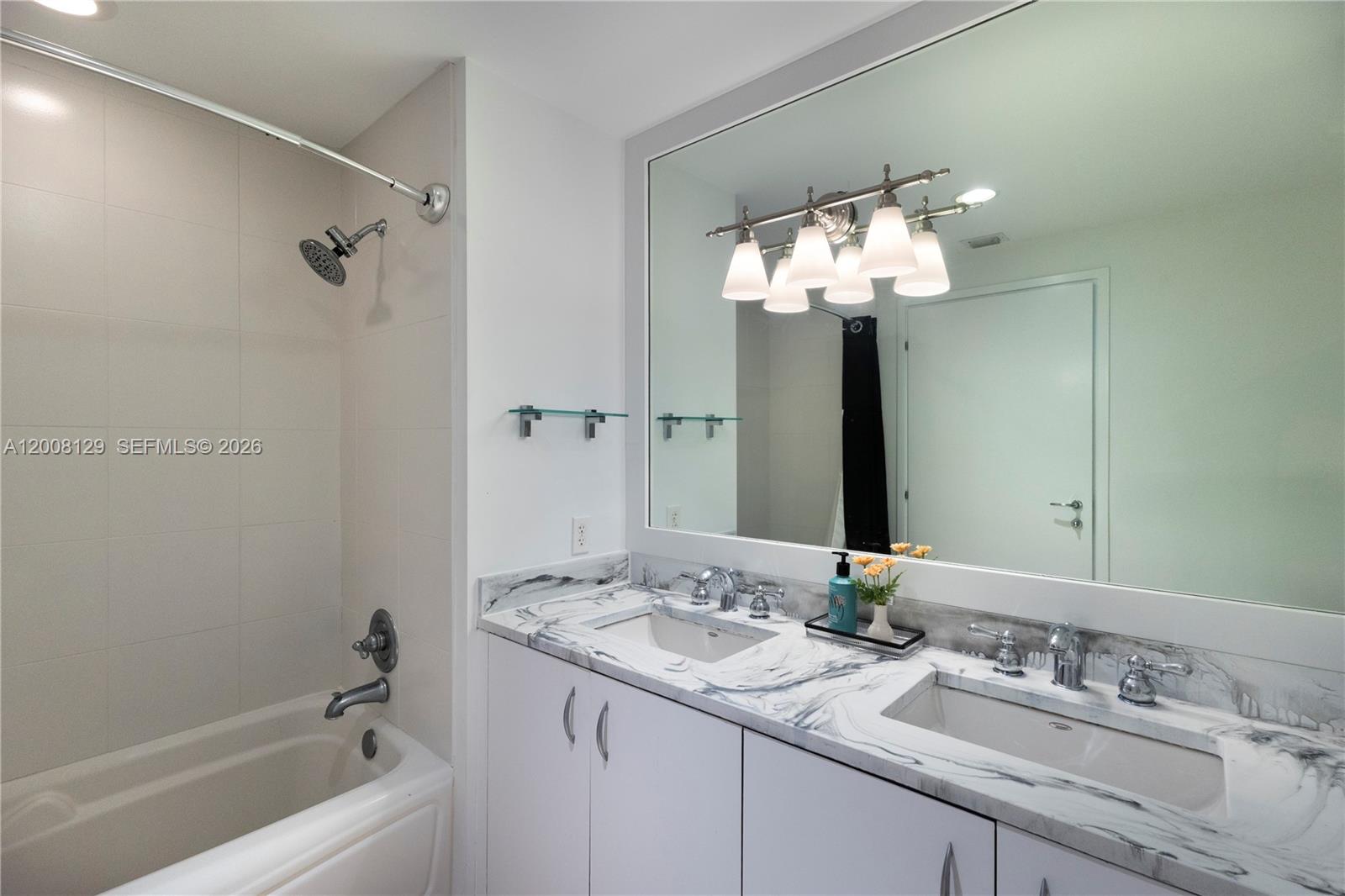 300 S Biscayne Blvd #L-1014, Miami FL 33131