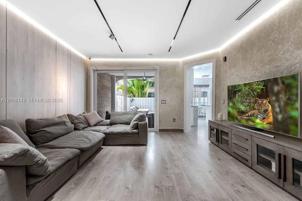 3949 194th Ln, Sunny Isles Beach FL 33160