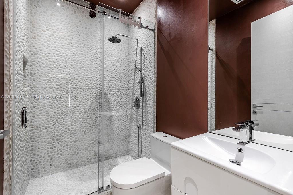 3949 194th Ln, Sunny Isles Beach FL 33160