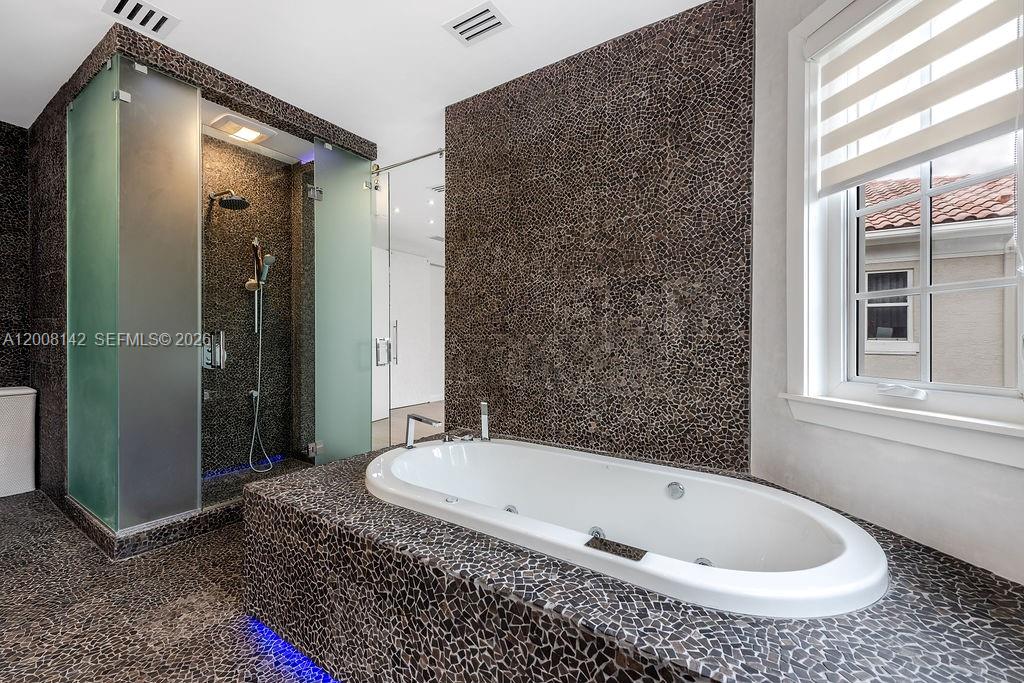 3949 194th Ln, Sunny Isles Beach FL 33160