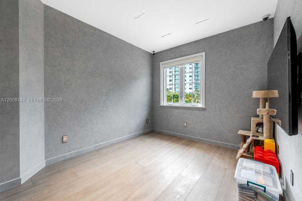 3949 194th Ln, Sunny Isles Beach FL 33160
