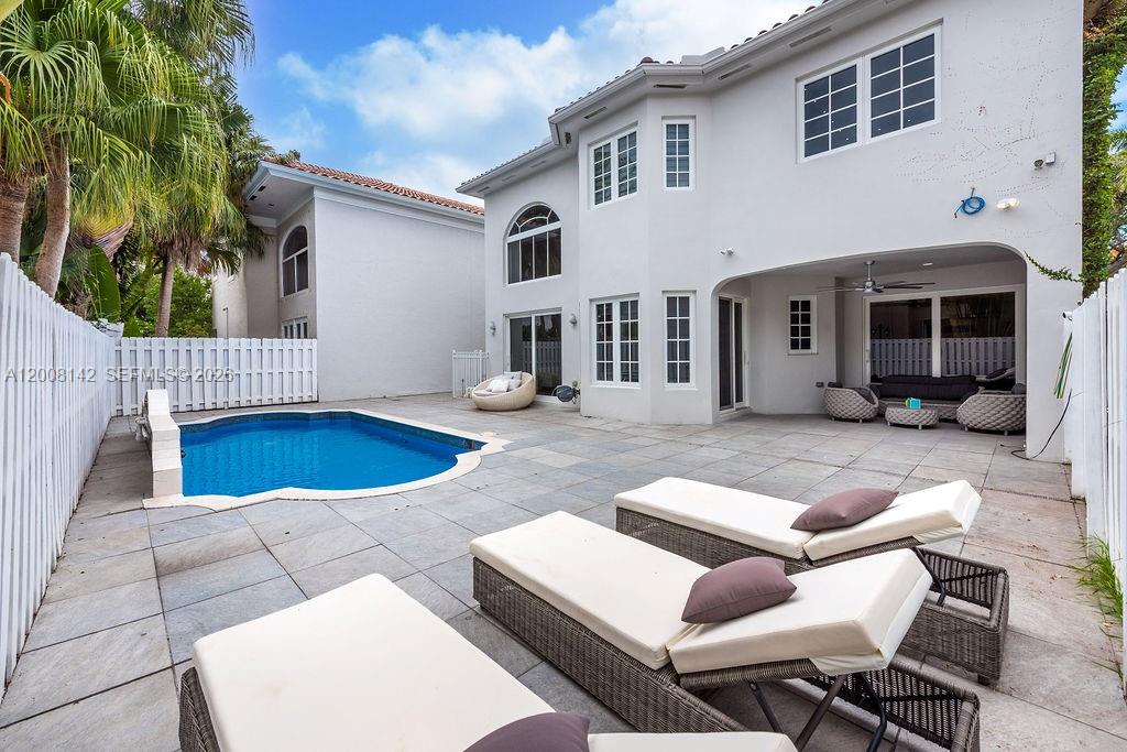 3949 194th Ln, Sunny Isles Beach FL 33160