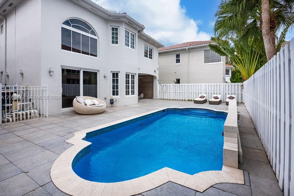 3949 194th Ln, Sunny Isles Beach FL 33160