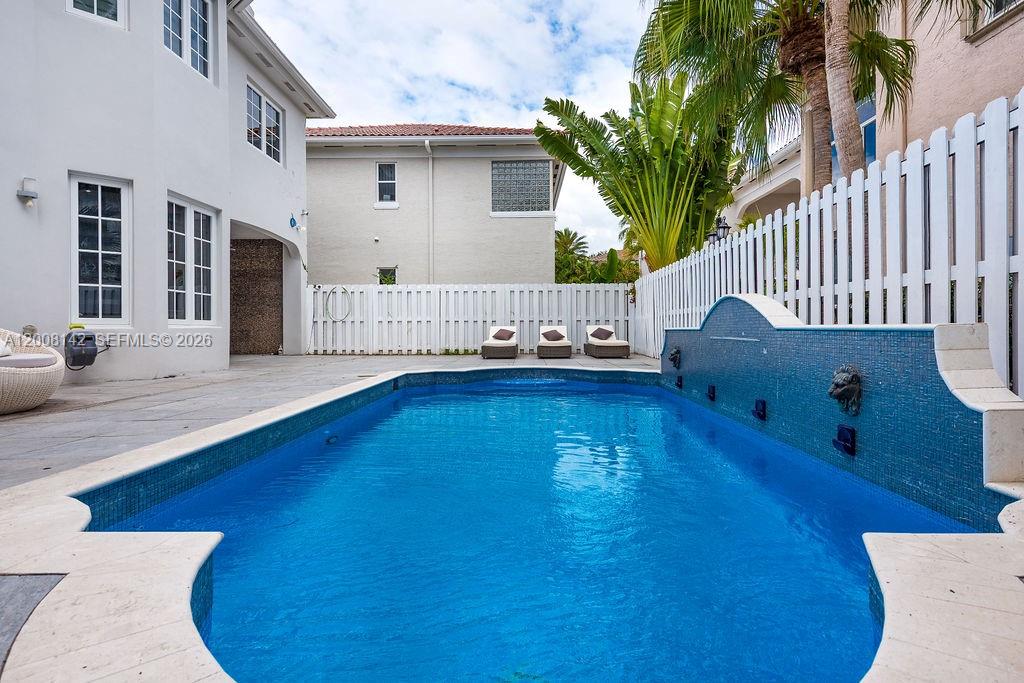 3949 194th Ln, Sunny Isles Beach FL 33160