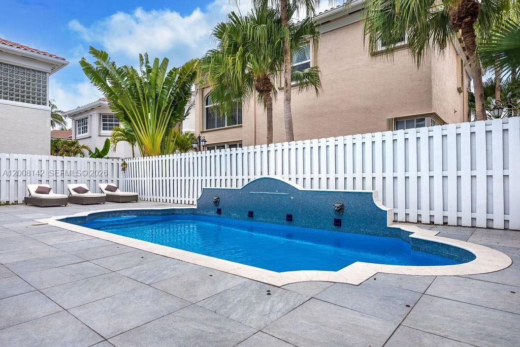 3949 194th Ln, Sunny Isles Beach FL 33160
