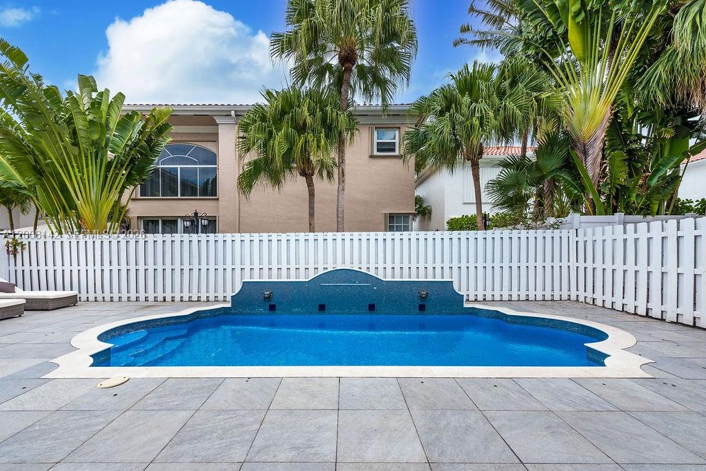 3949 194th Ln, Sunny Isles Beach FL 33160