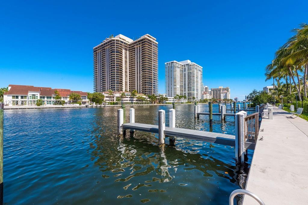 3949 194th Ln, Sunny Isles Beach FL 33160