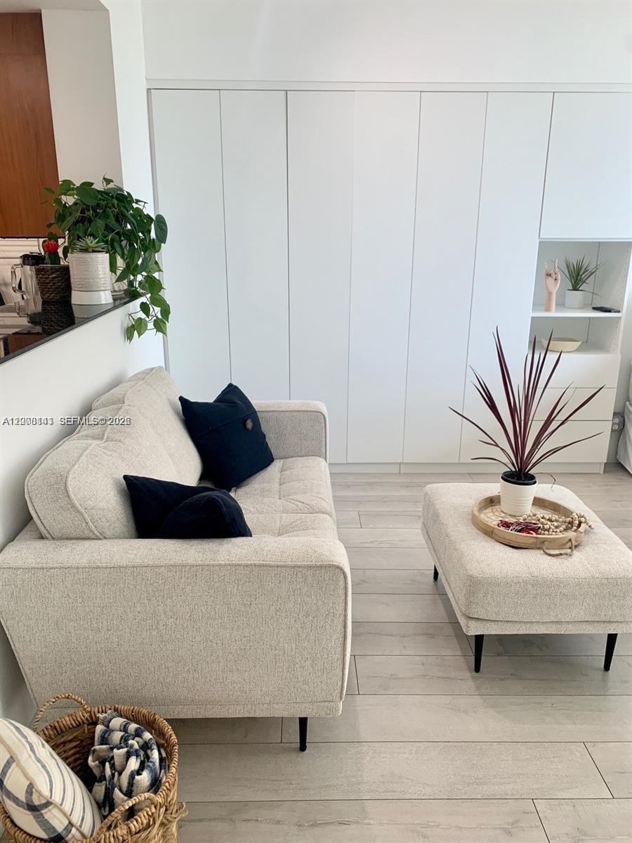 335 S Biscayne Blvd #1106, Miami FL 33131