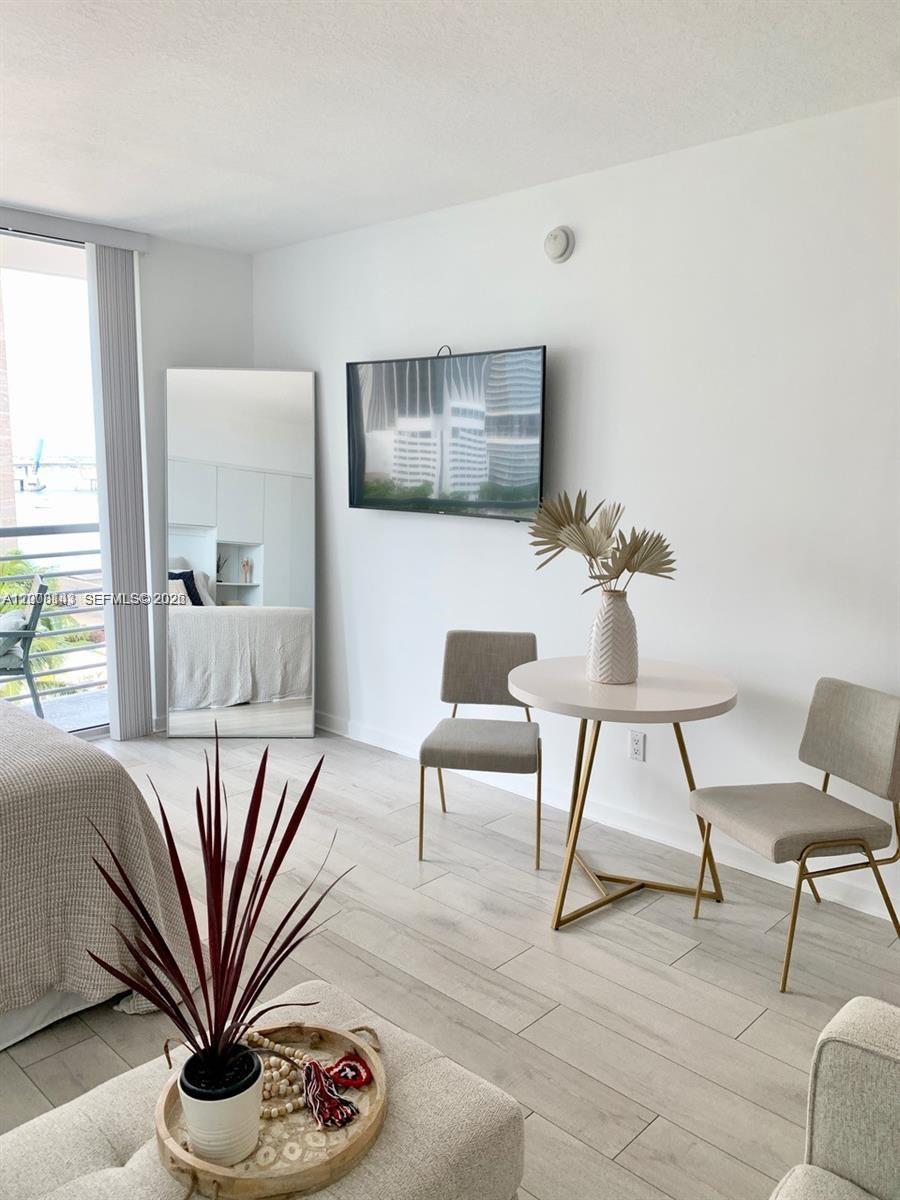 335 S Biscayne Blvd #1106, Miami FL 33131