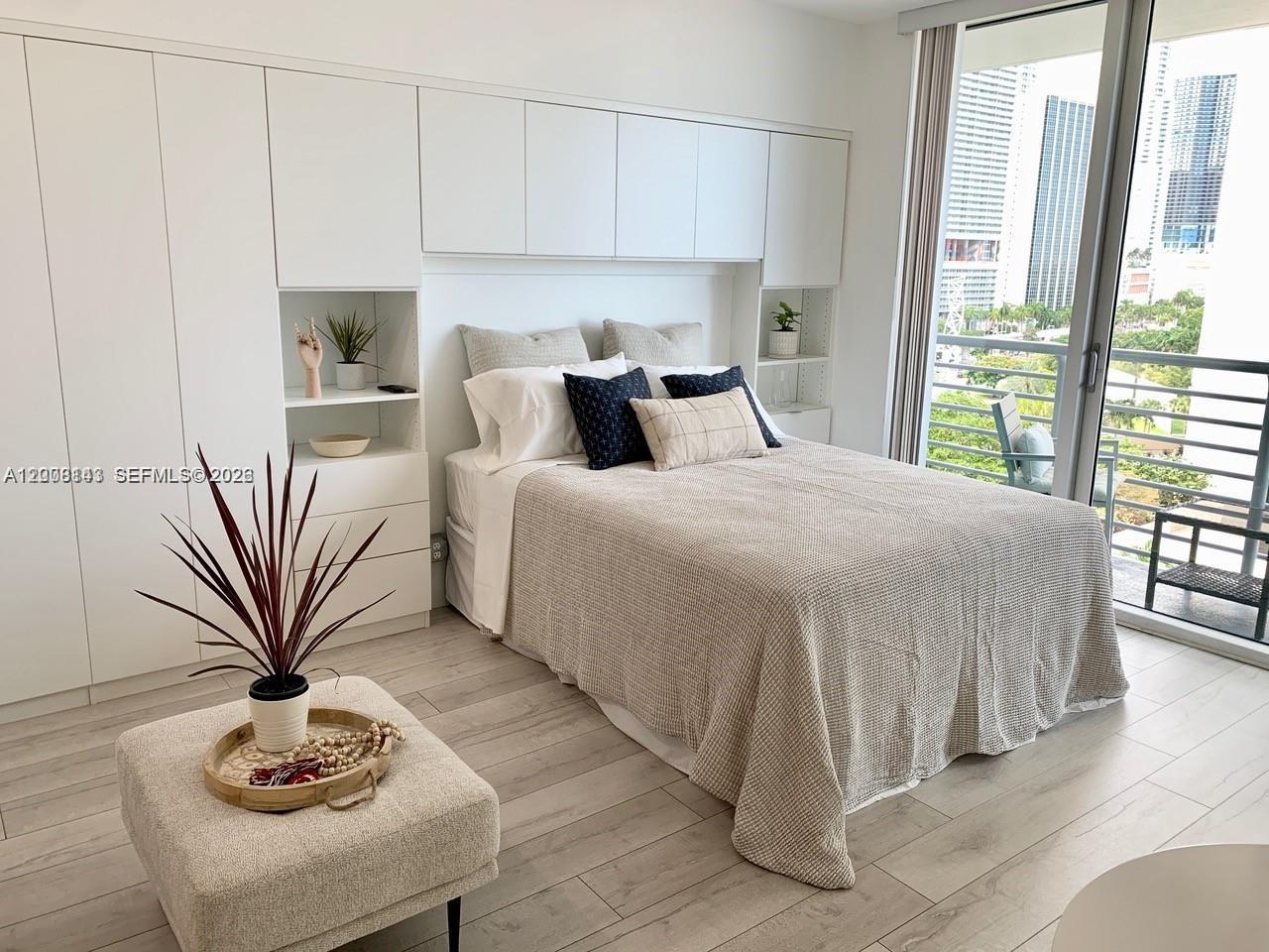 335 S Biscayne Blvd #1106, Miami FL 33131